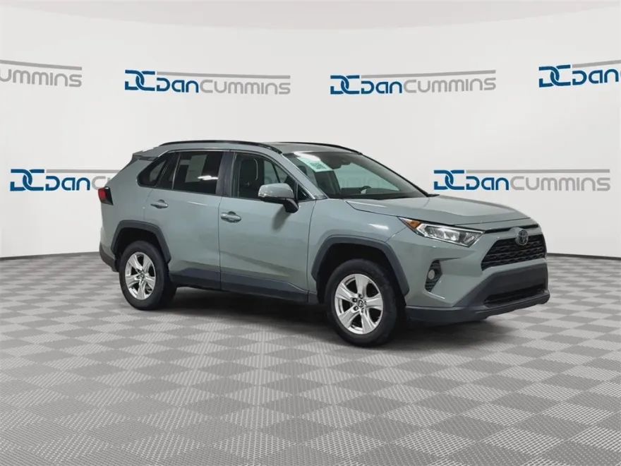 2019 Toyota RAV4 XLE photo 1