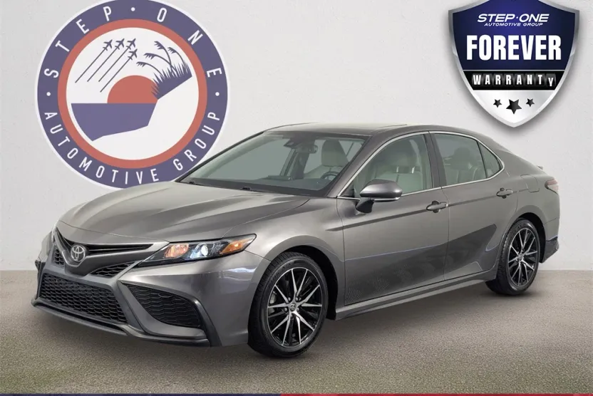 2022 Toyota Camry SE photo 1