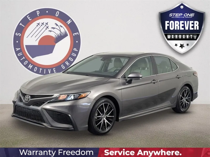 2022 Toyota Camry SE photo 1