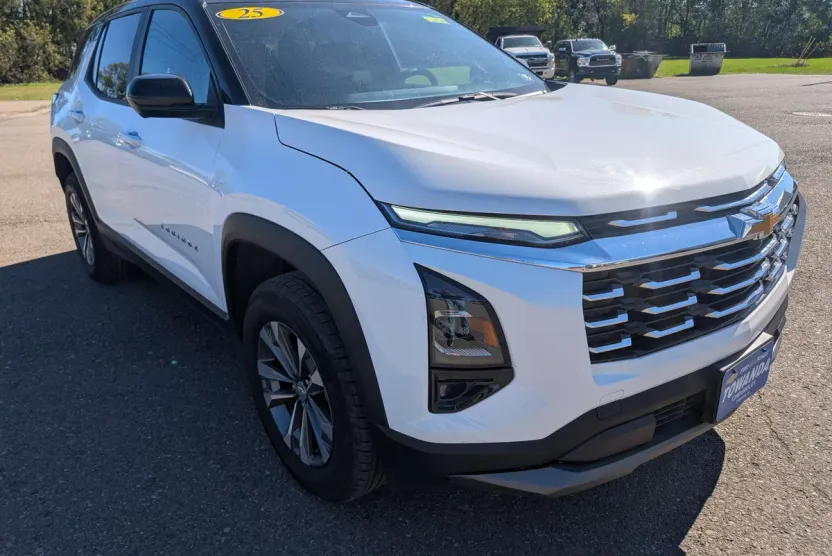 2025 Chevrolet Equinox LT photo 1