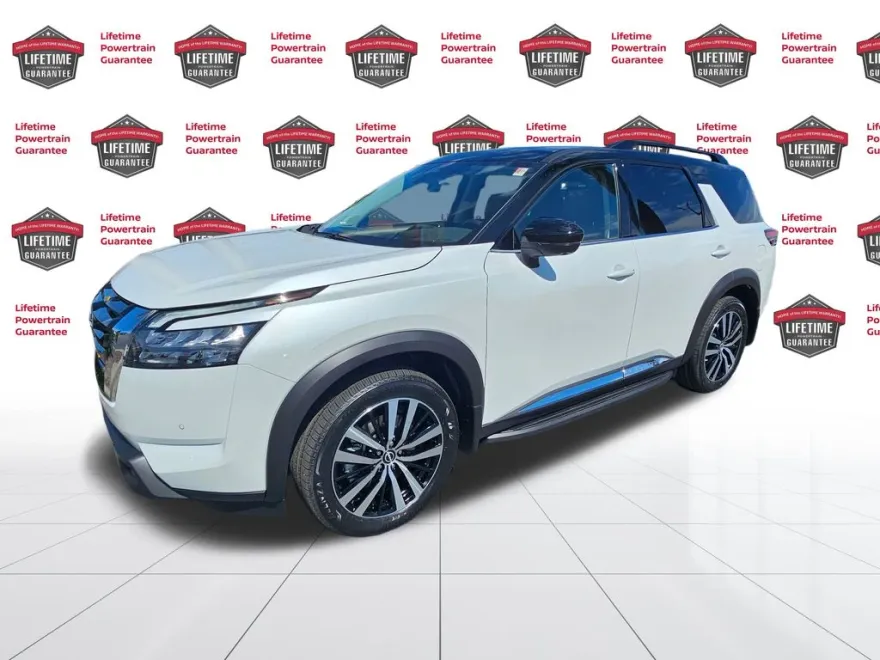 2025 Nissan Pathfinder Platinum photo 1