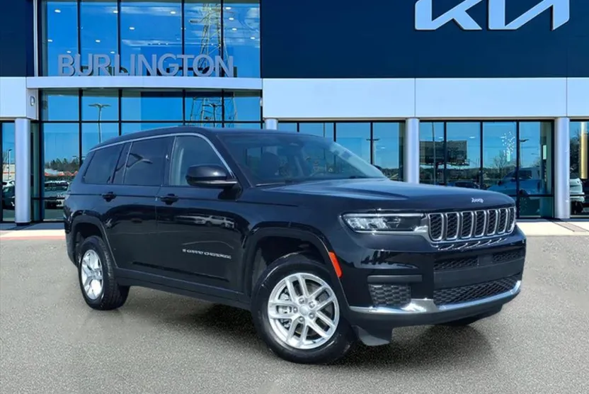 2023 Jeep Grand Cherokee Laredo photo 1
