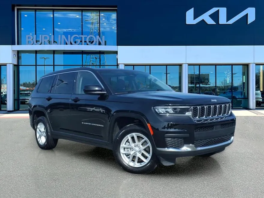2023 Jeep Grand Cherokee Laredo photo 1