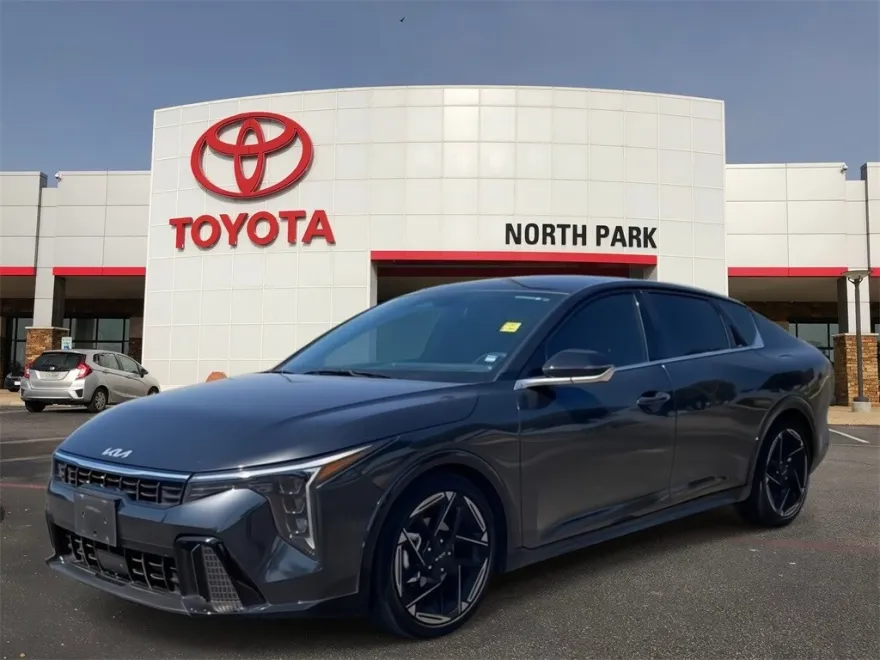 2025 Kia K4 GT-Line photo 1