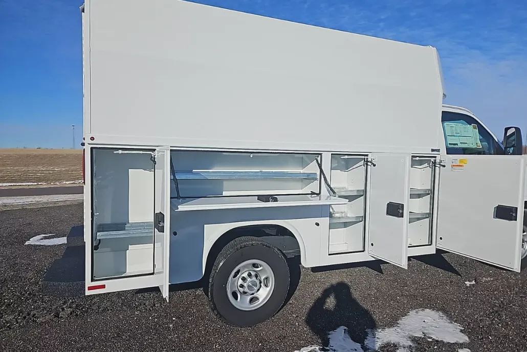 2024 Chevrolet Express Cutaway 3500 photo 1