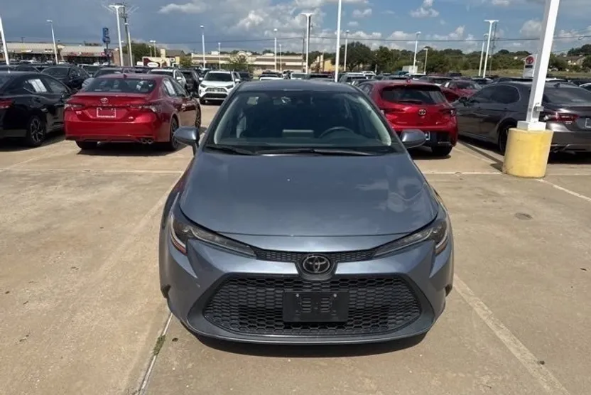 2022 Toyota Corolla LE photo 1