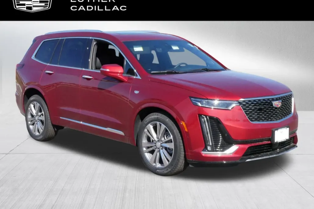 2025 Cadillac XT4 Premium Luxury photo 1