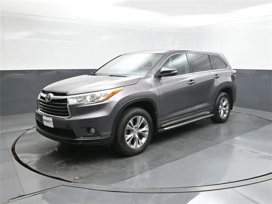 2015 Toyota Highlander LE photo 1