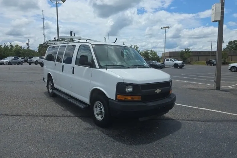 2015 Chevrolet Express 2500 LS Passenger photo 1