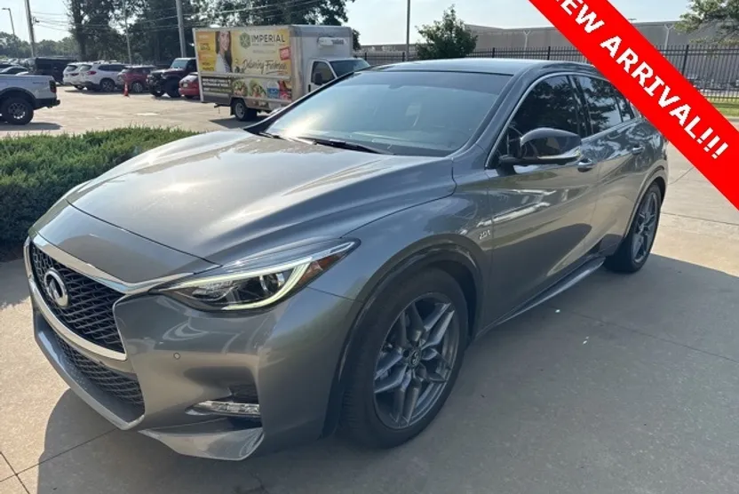 2018 Infiniti QX30 Sport photo 1