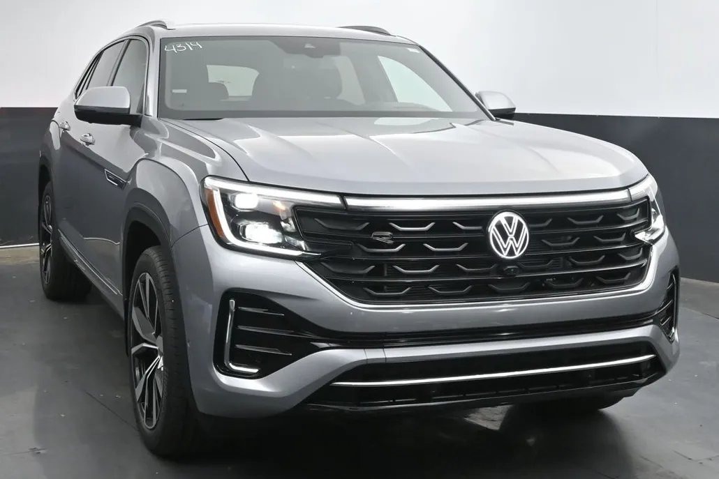 2026 Volkswagen Atlas Cross Sport SEL Premium R-Line photo 1