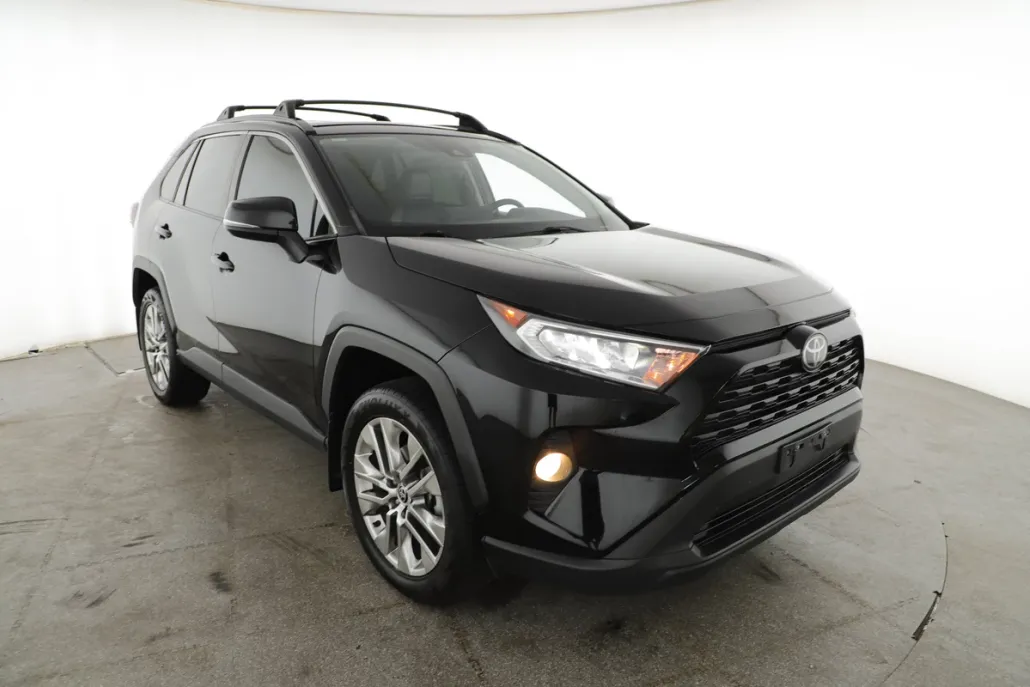 2021 Toyota RAV4 XLE Premium photo 1