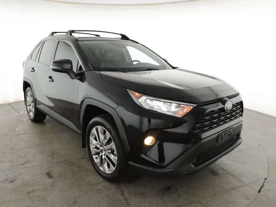 2021 Toyota RAV4 XLE Premium photo 1