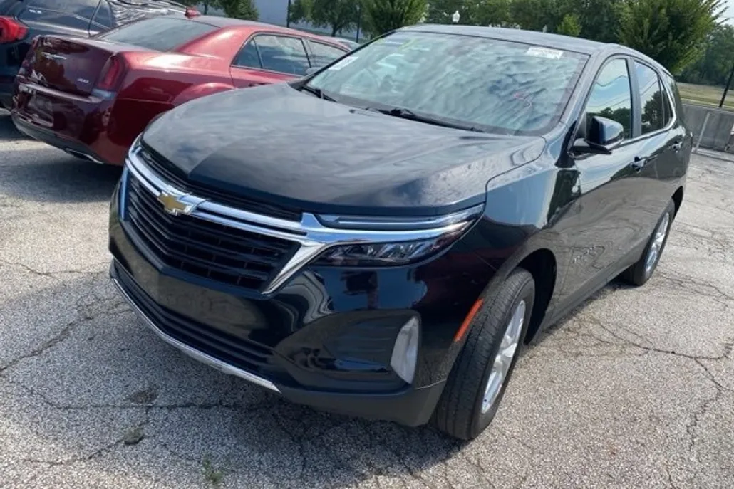 2023 Chevrolet Equinox LT photo 1