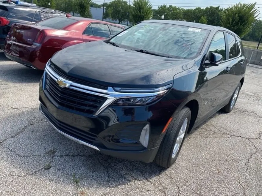 2023 Chevrolet Equinox LT photo 1
