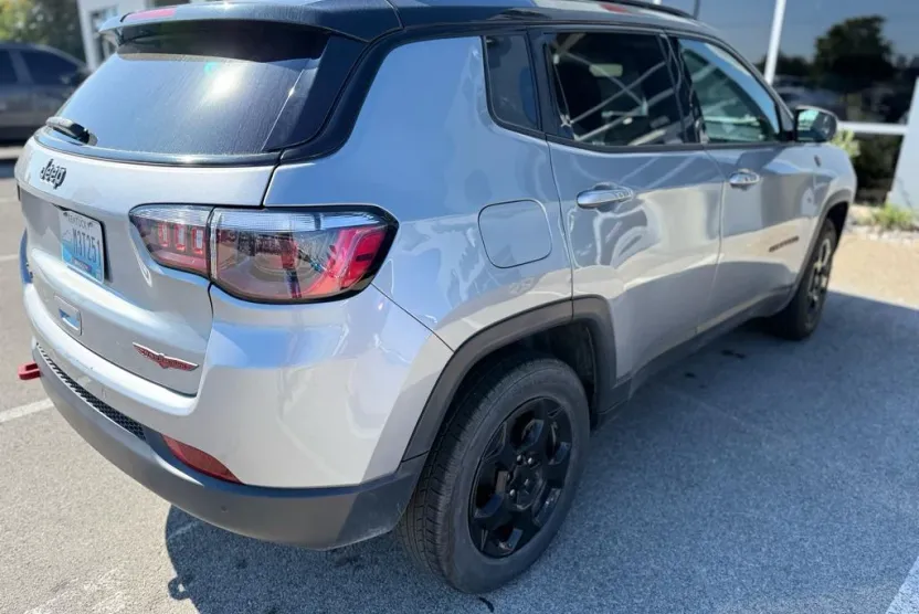2023 Jeep Compass Trailhawk photo 1