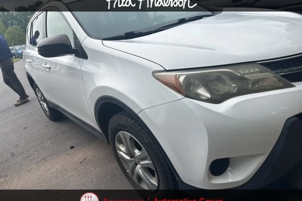 2013 Toyota RAV4 LE photo 1