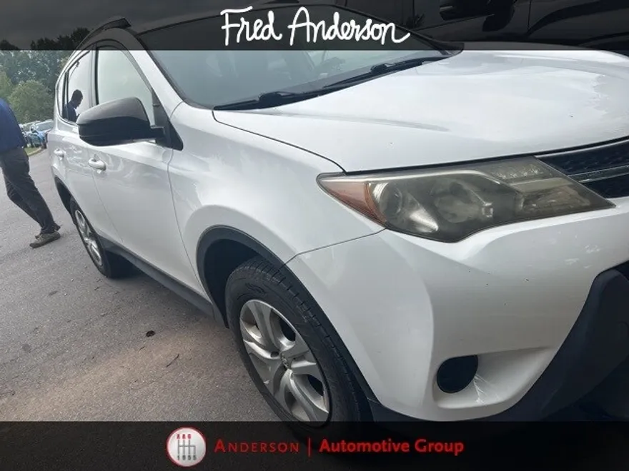 2013 Toyota RAV4 LE photo 1