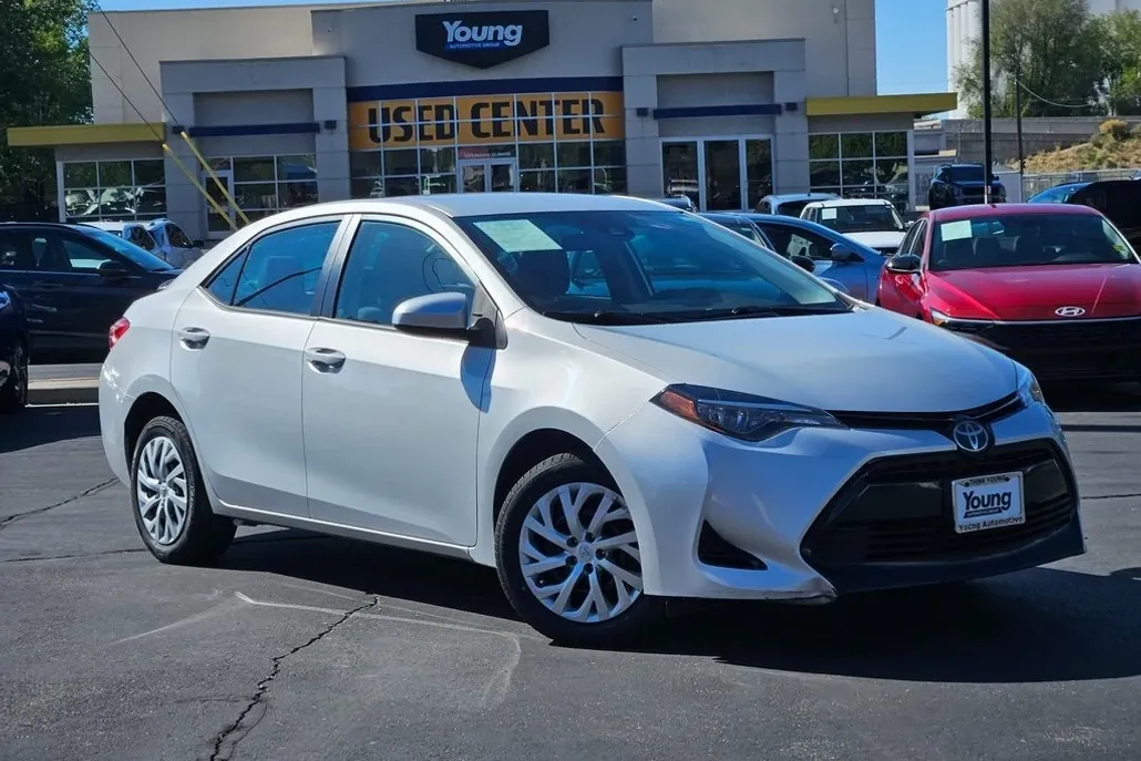 2017 Toyota Corolla L photo 1