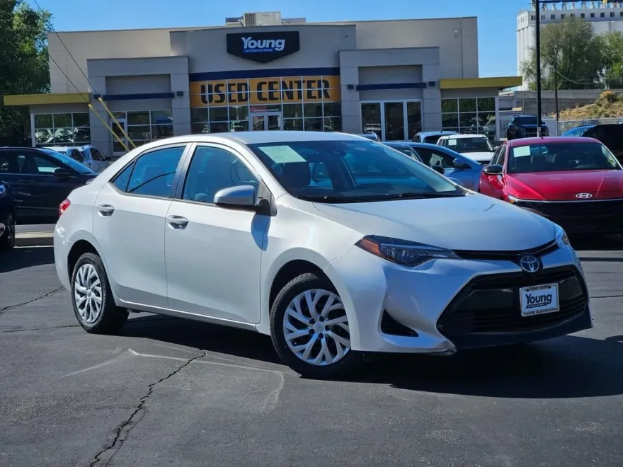 2017 Toyota Corolla L photo 1
