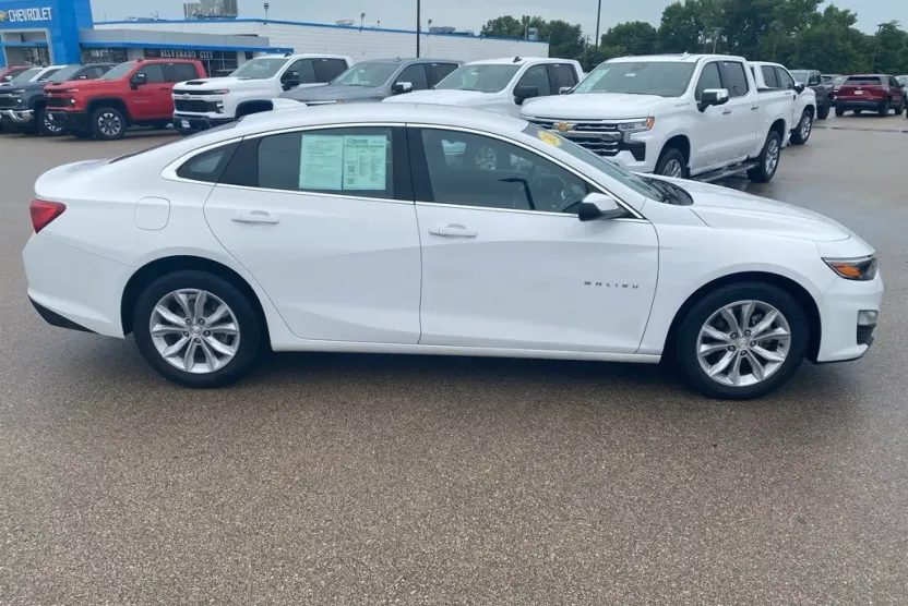 2023 Chevrolet Malibu 1LT photo 1