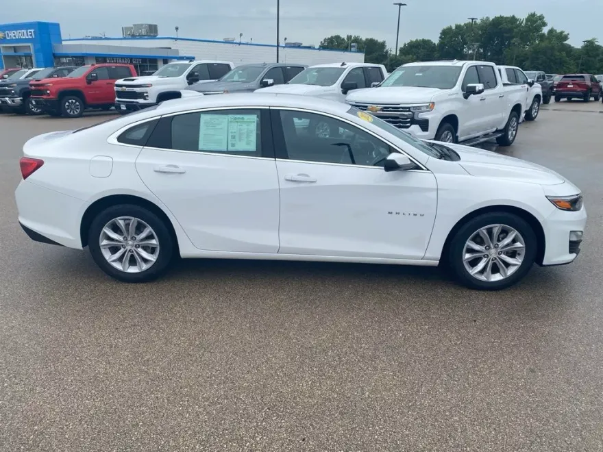 2023 Chevrolet Malibu 1LT photo 1