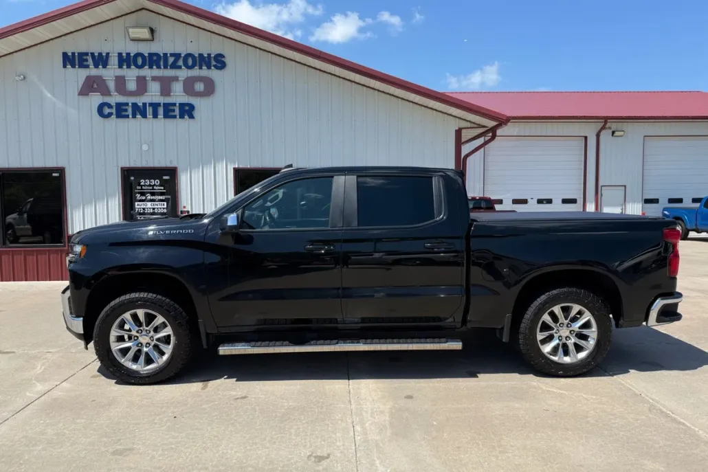 2021 Chevrolet Silverado 1500 LT photo 1