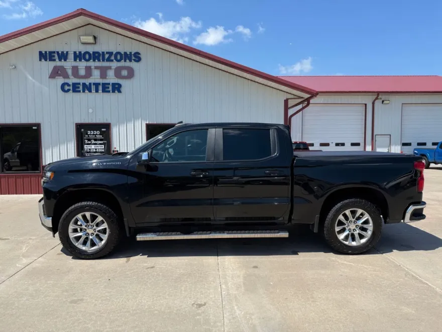 2021 Chevrolet Silverado 1500 LT photo 1