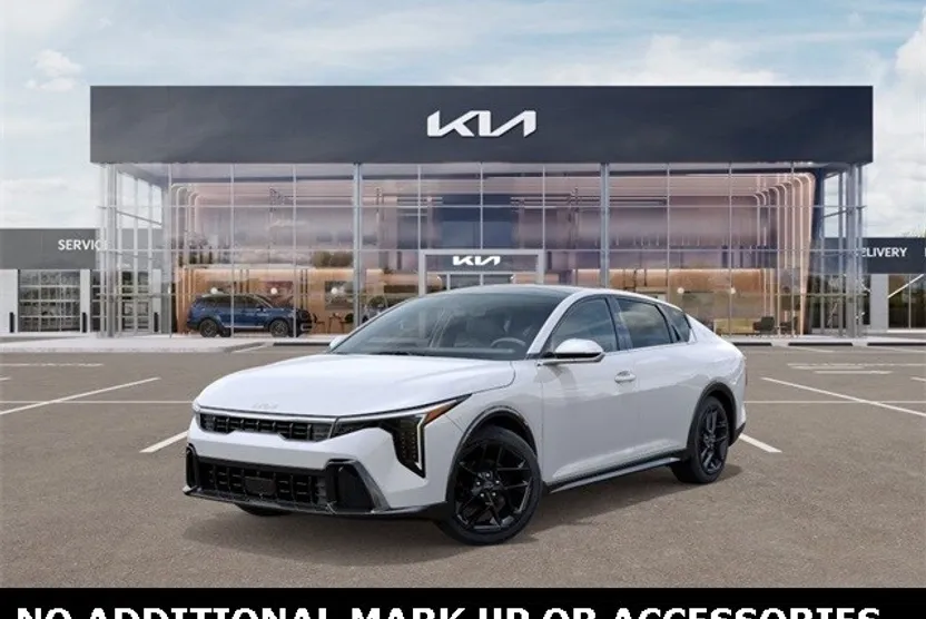 2025 Kia K4 GT-Line Turbo photo 1