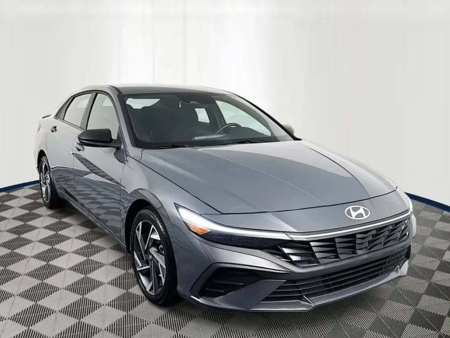 2025 Hyundai Elantra SEL Sport photo 1