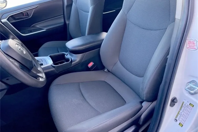 2024 Toyota RAV4 LE photo 1