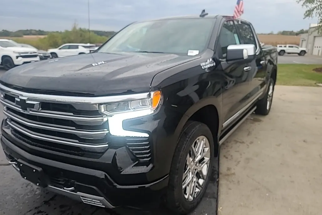 2026 Chevrolet Silverado High Country photo 1