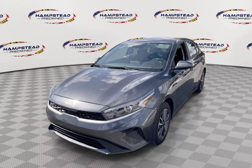 2023 Kia Forte LXS photo 1