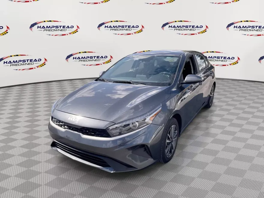 2023 Kia Forte LXS photo 1