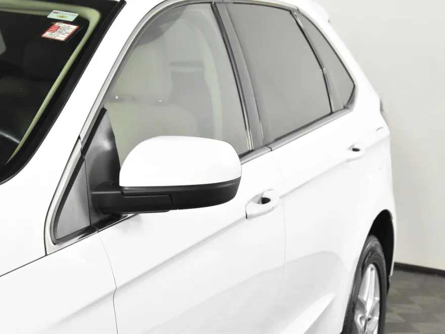 2023 Ford Edge SEL photo 1