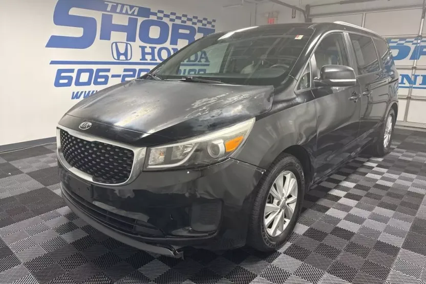 2015 Kia Sedona LX photo 1