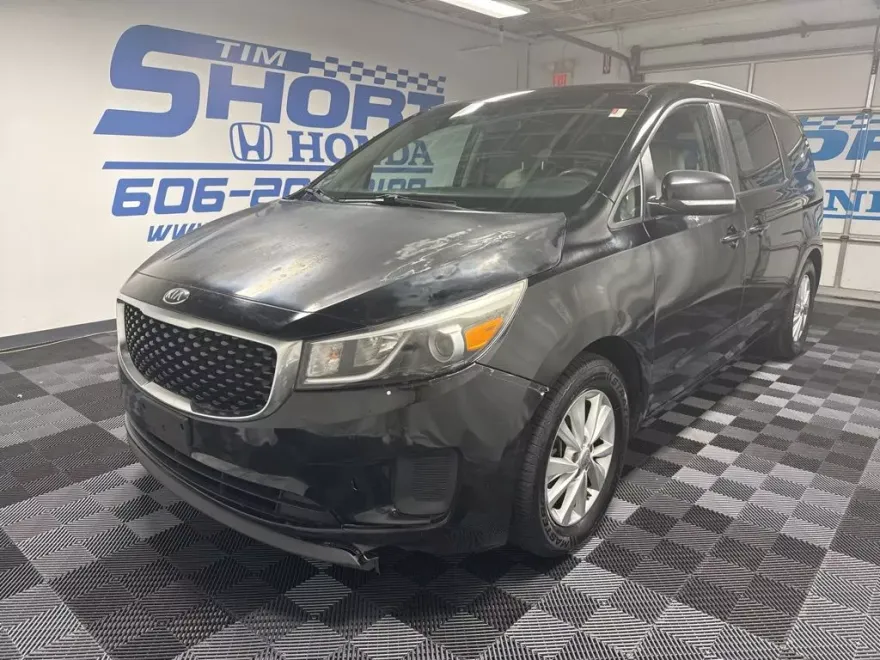 2015 Kia Sedona LX photo 1