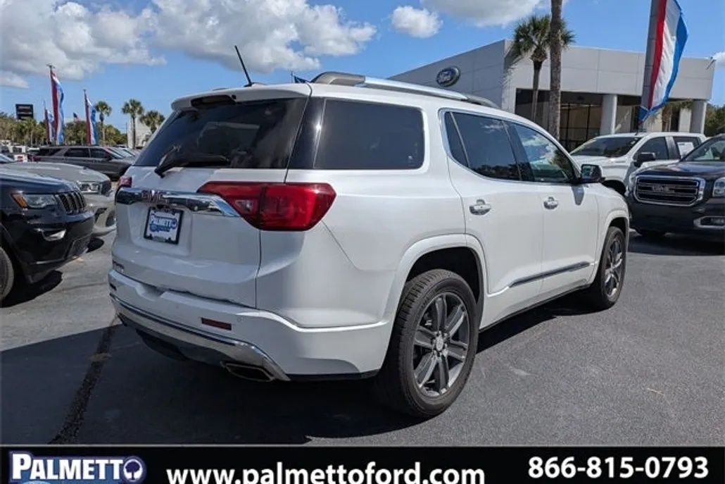 2017 Gmc Acadia Denali photo 1