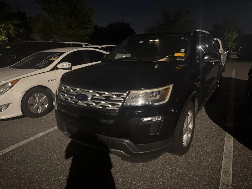 2018 Ford Explorer XLT photo 1