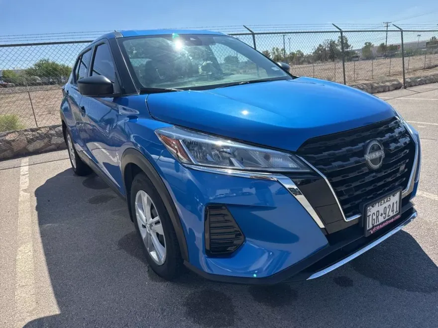 2023 Nissan Kicks S photo 1