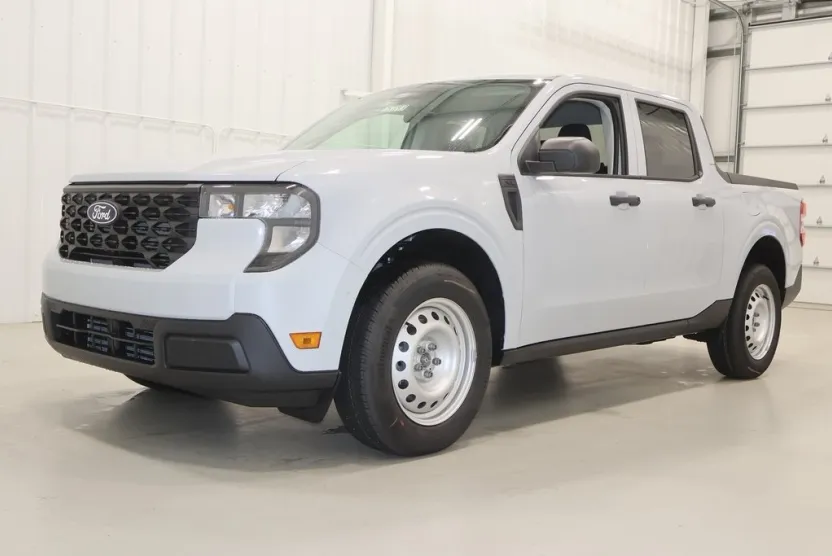 2025 Ford Maverick XL photo 1