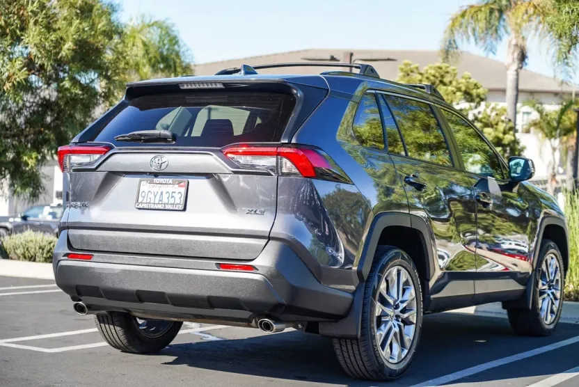 2023 Toyota RAV4 XLE Premium photo 1