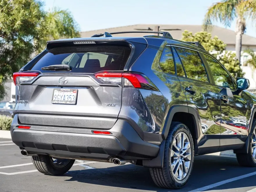2023 Toyota RAV4 XLE Premium photo 1