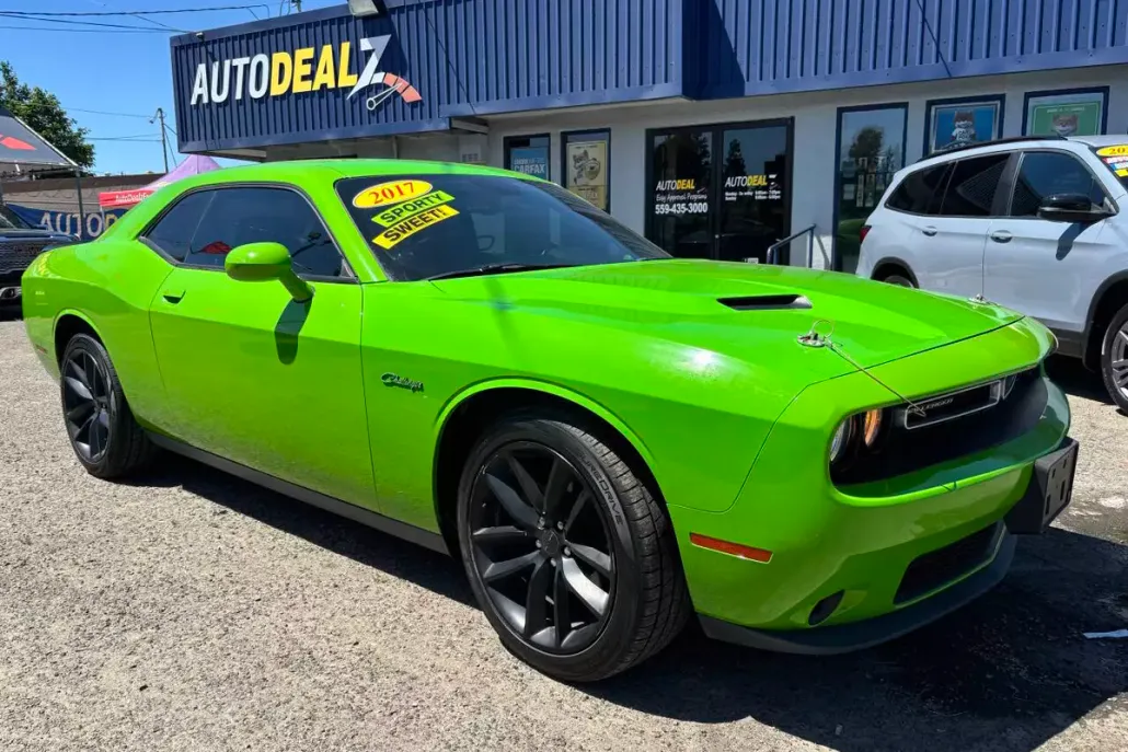 2017 Dodge Challenger SXT photo 1