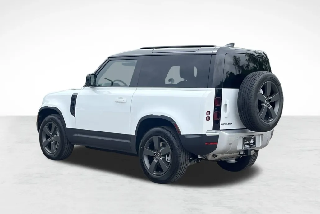 2025 Land Rover Defender S photo 1