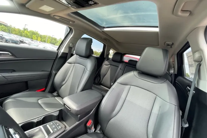 2026 Kia Sportage EX photo 1