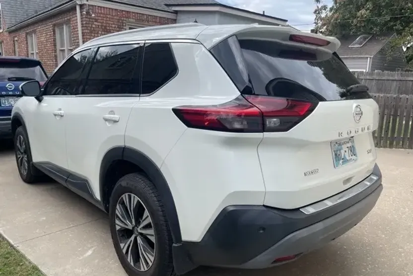 2021 Nissan Rogue SV photo 1
