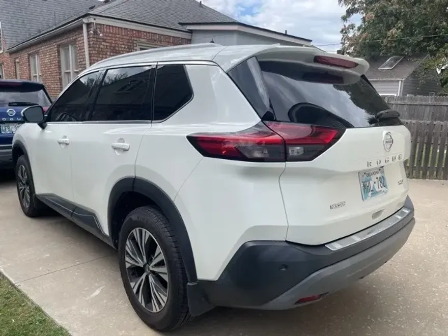 2021 Nissan Rogue SV photo 1