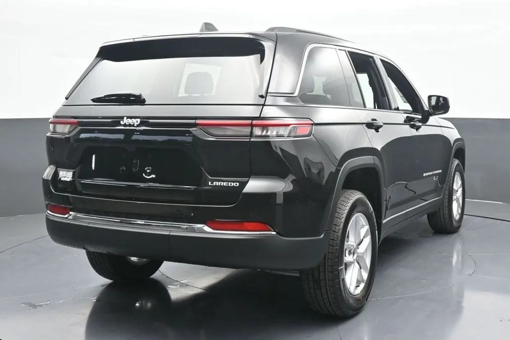 2025 Jeep Grand Cherokee Laredo X photo 1