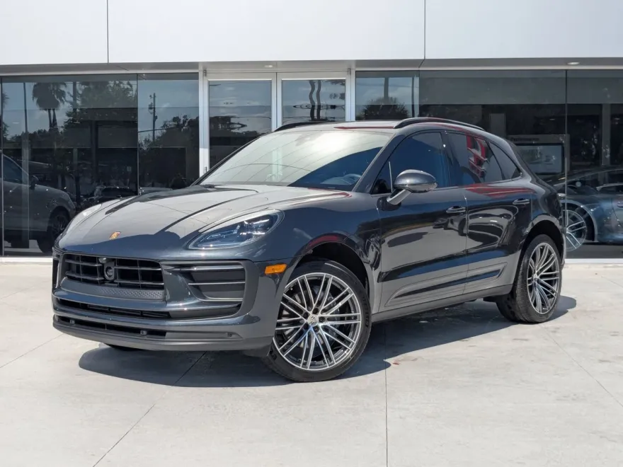 2025 Porsche Macan T photo 1